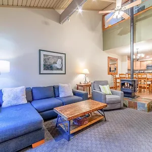  Holiday home #359 - Mountain Condo, Walk To Shops With Pool, Spa, & Game